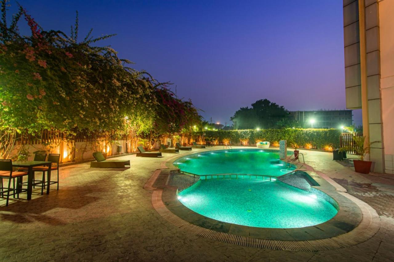 Tdi Club Retreat Hotel Kharar Buitenkant foto